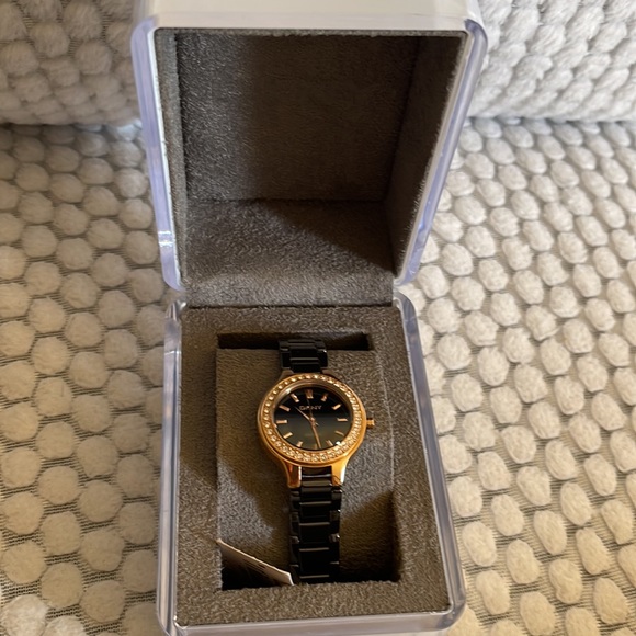 Dkny - Picture 3 of 6